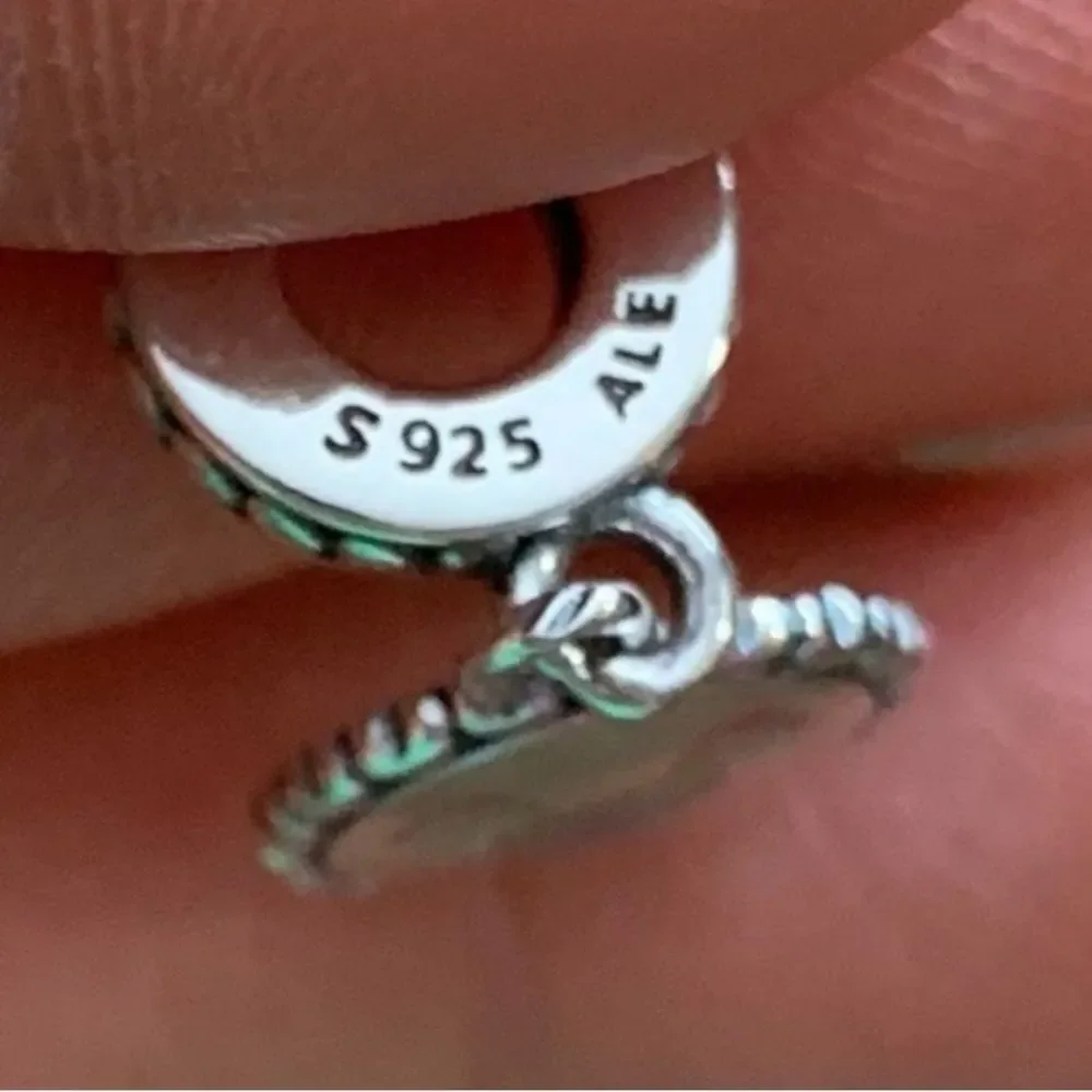 NWOT Pandora x Disney RETIRED Mickey Mouse Love Rainbow Silver Charm